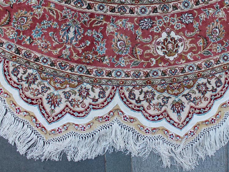 outer circle of star shape silk carpet